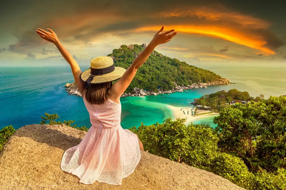 Luxury Yacht Guide: Island-Hopping in Style Around Koh Samui & Koh Tao cover